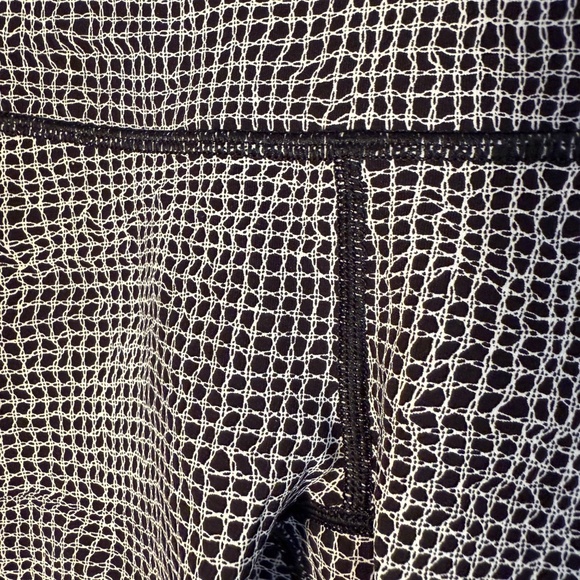 Lululemon Women’s High Rise Wunder Under Luxtreme Leggings, Size 4, Blk & Wht - Picture 9 of 13